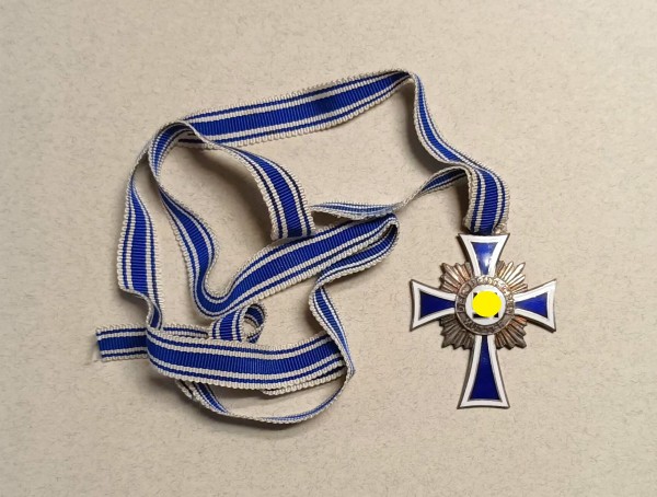 Drittes Reich Mutterkreuz in Silber mit Band