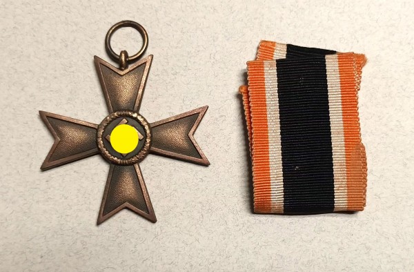 Drittes Reich Kriegsverdienstkreuz 2.Klasse ohne Schwerter am Band mit Hersteller